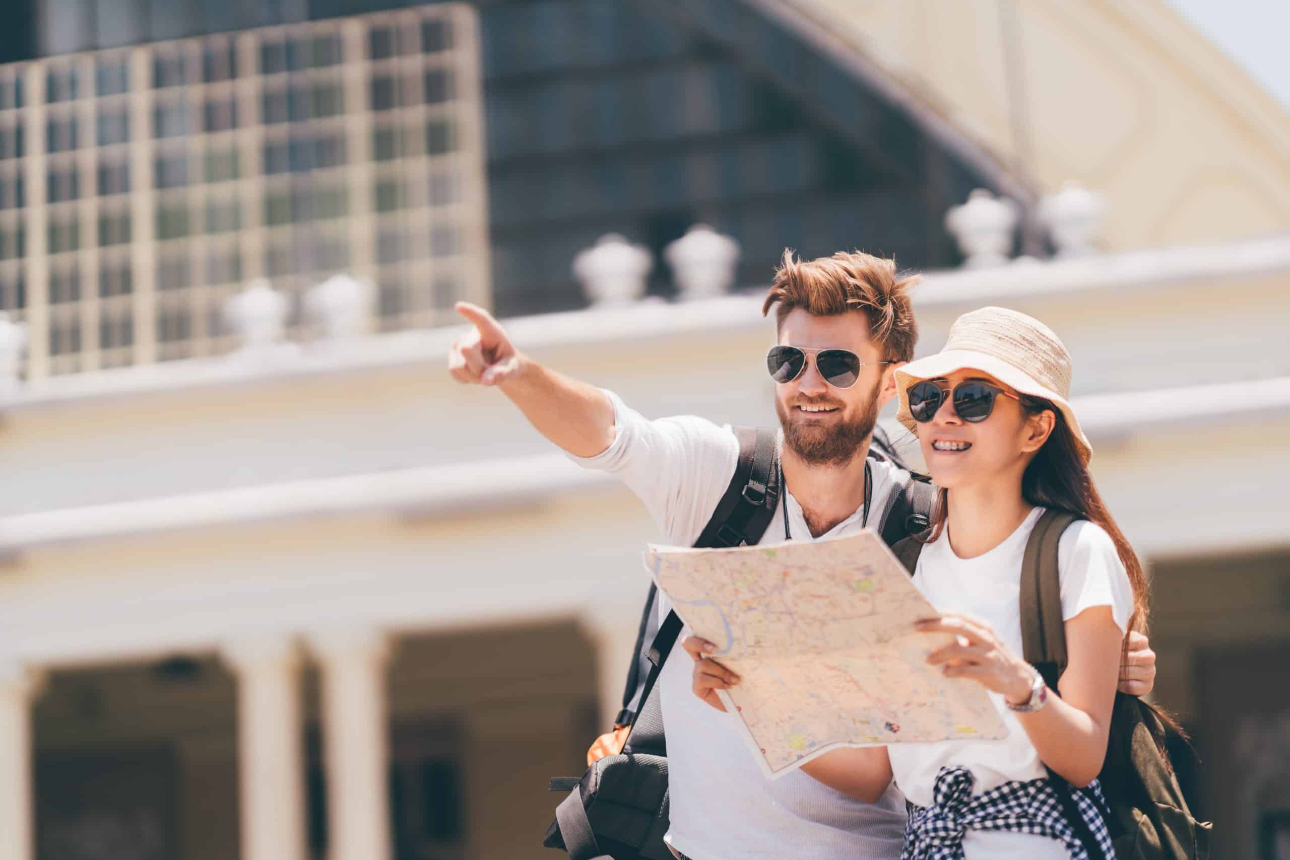 Paar beim Städtetourismus