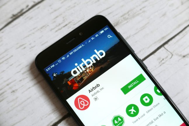 shutterstock_1079067029_airbnb-e1646131685699